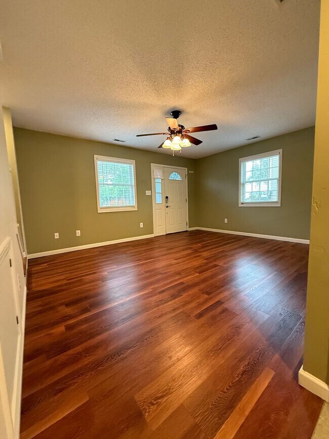 Foto del edificio - Available August 2026; Monthly rate is $1,650