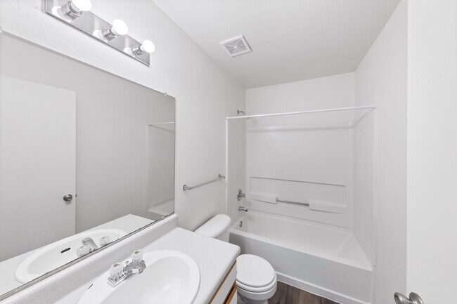 Foto del edificio - TYLERS CREEK TOWNHOMES