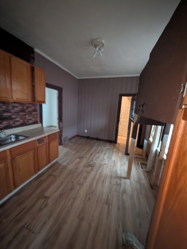 Foto del edificio - 721 E McClure Ave