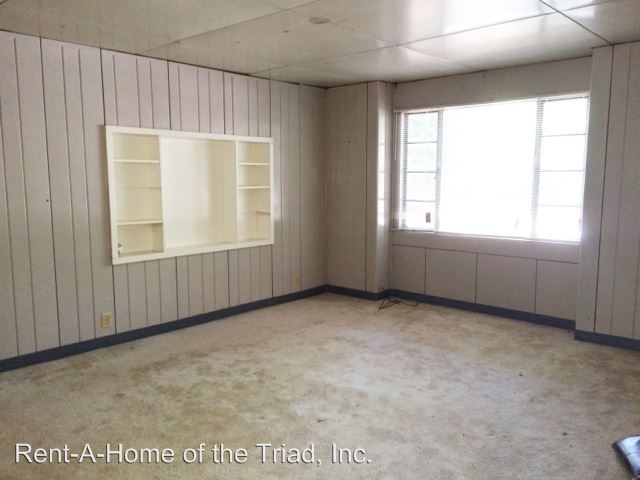 Building Photo - 2302 Lawndale Dr