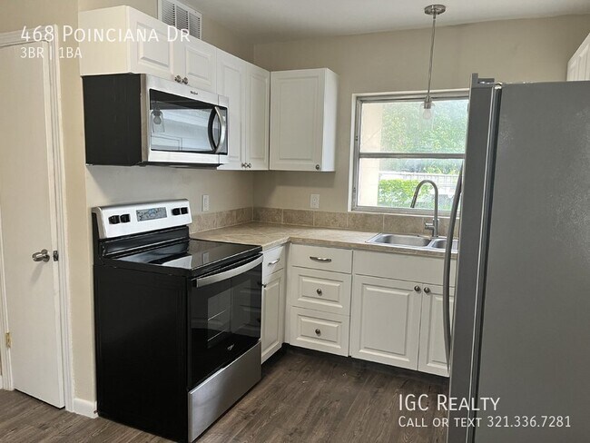 Foto del edificio - Cute 3/1 on a large corner lot!