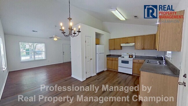 Foto del edificio - 3 BD/2BA Home in Azalea Trace w/Fenced Backyard and Exciting Updates Underway!