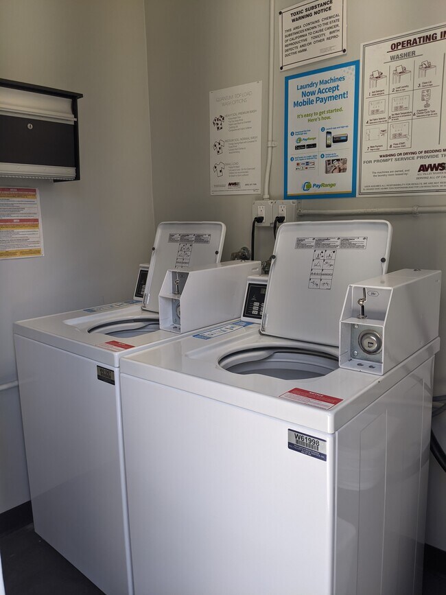 Onsite Laundry Room - 3365 Overland Ave