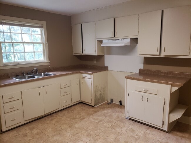 11 Averill St Greenville Sc 29601 Apartments - Greenville Sc Apartments Com