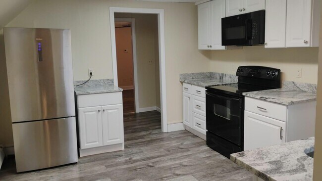 Building Photo - 6 Holstrom Ct