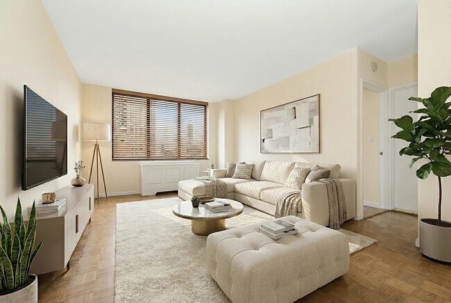 Building Photo - 245 E 44th St