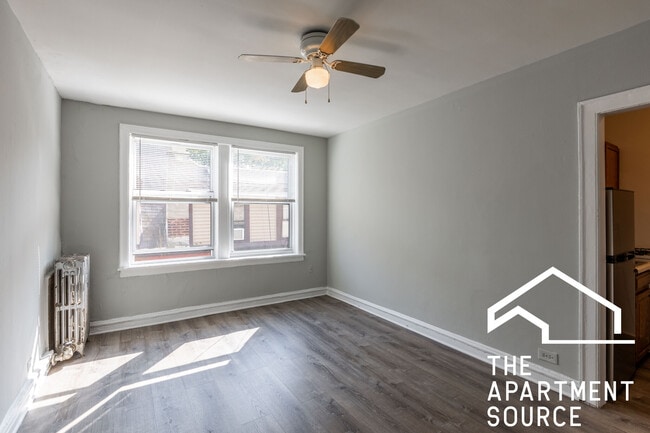 Foto del edificio - 717 W Belmont Ave