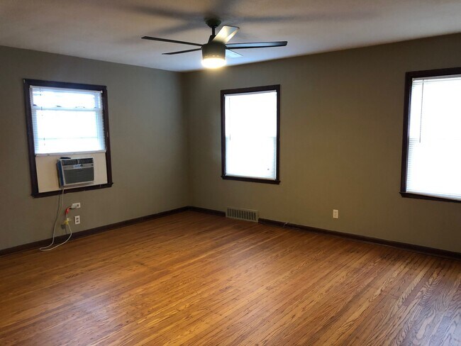 Building Photo - 2655 Taylorsville Rd