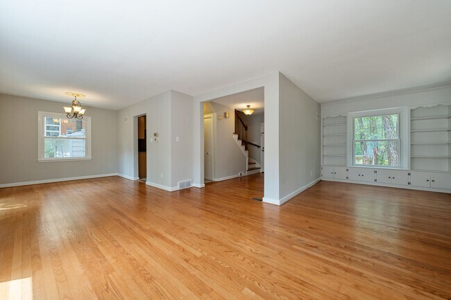 Building Photo - 2737 Dogwood Rd