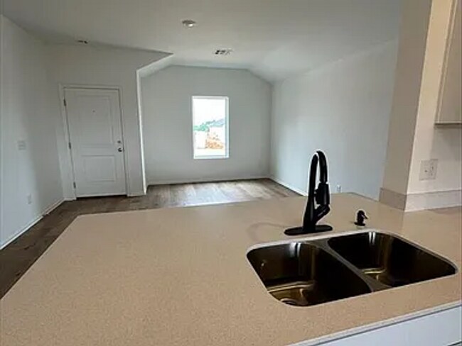 Foto del edificio - 794 SW 11th St
