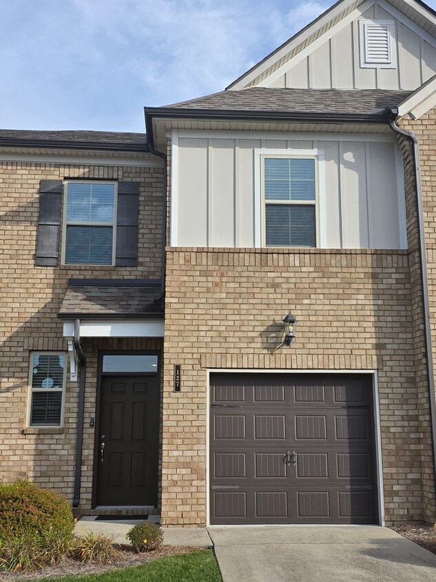 Foto principal - Move-In Ready Immaculate Townhome for Lease – Zoned for ALL Mt. Juliet Schools K–12
