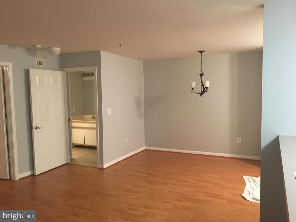 Building Photo - 501 Mathias Hammond Way