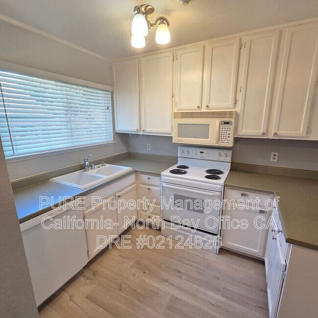 Building Photo - 734 Santa Alicia Dr