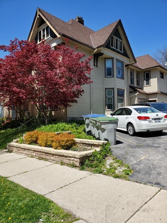 1006 E Kewaunee St, Milwaukee, WI 53202 House Rental in Milwaukee, WI