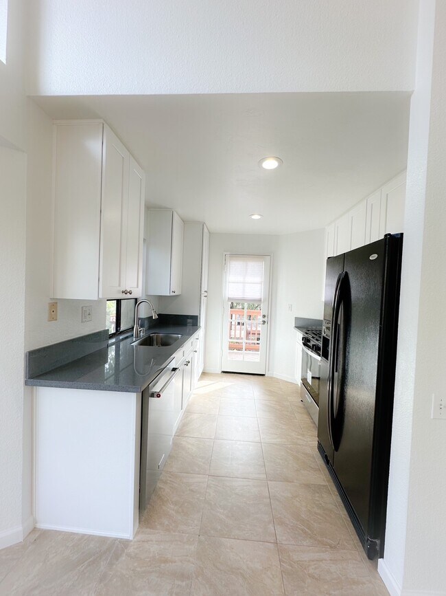 Foto del edificio - 4039 Carmel View Rd