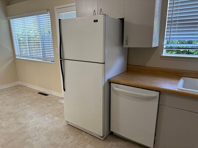 Building Photo - 453 Sobrato Dr
