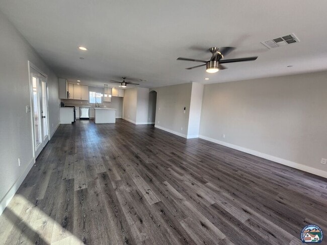 Building Photo - 2303 Moiola Ave