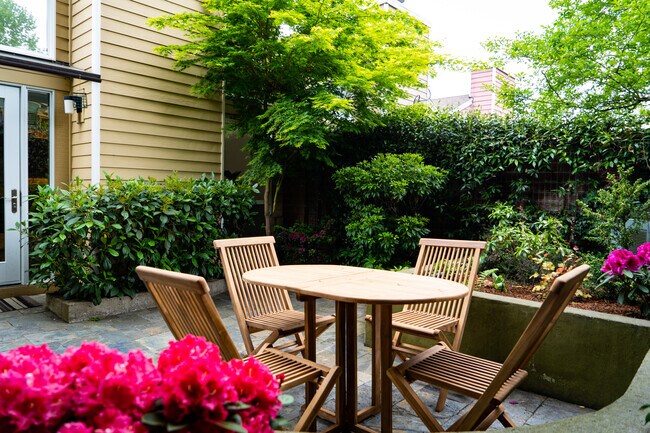 Foto del edificio - 2446 NW Thurman St