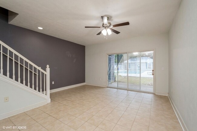 Foto del edificio - Hidden Gem in Garland Condominium Community