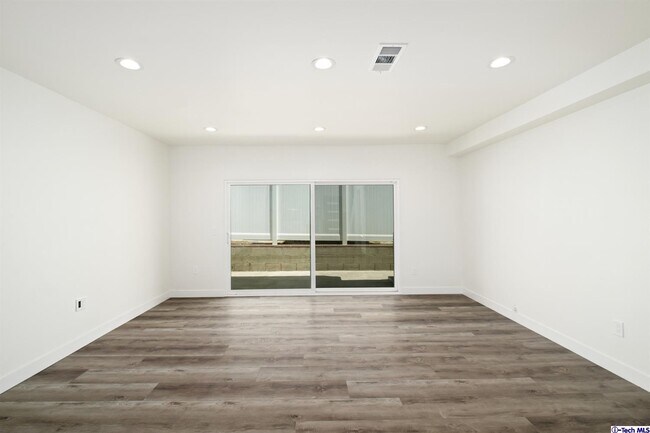 Building Photo - 707 E Orange Grove Ave