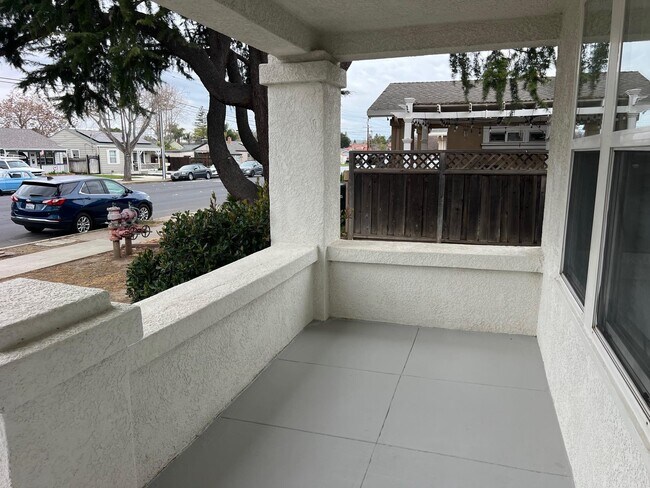 Foto del edificio - 708 N L St