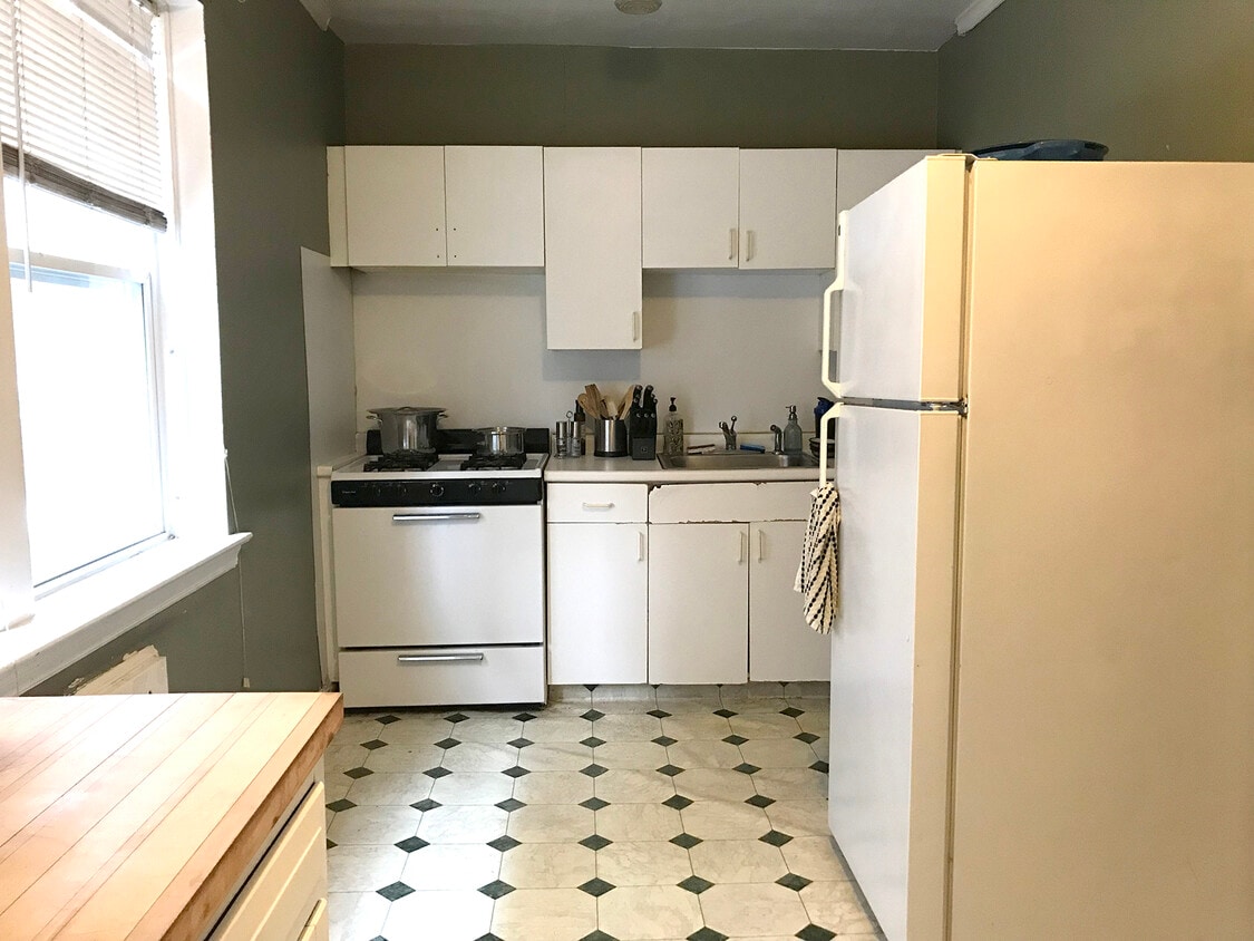 Primary Photo - 22 Fairbanks St