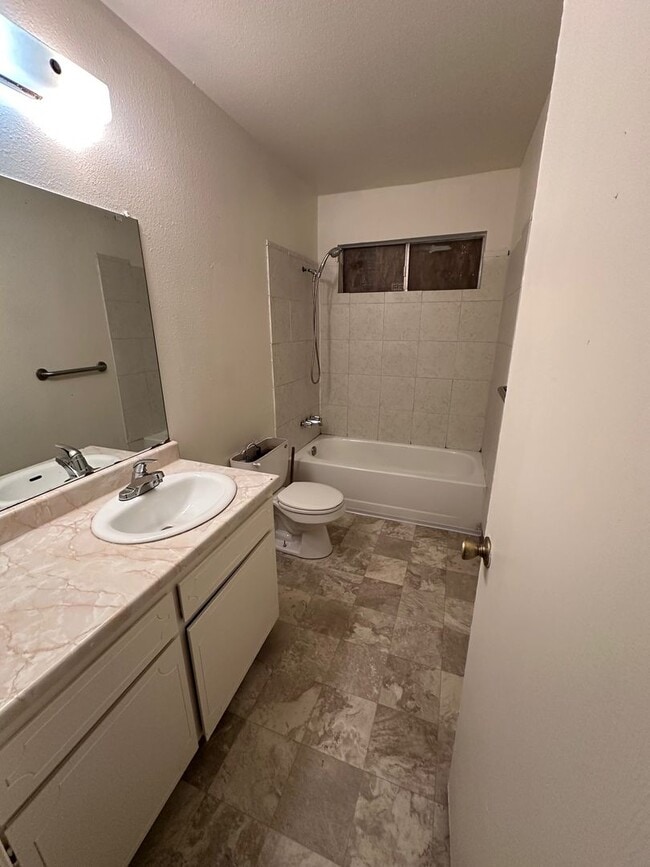 Building Photo - Affordable 4 Bedroom Home Recently Updated