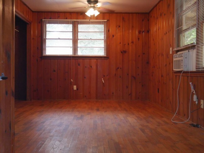 Building Photo - 121 Howell Rd unit B