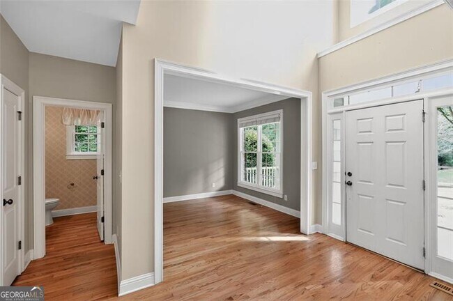 Foto del edificio - 1863 Brackendale Rd NW