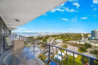 Building Photo - 7601 E Treasure Dr