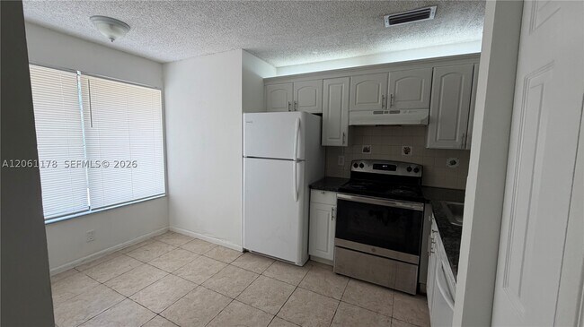 Foto del edificio - 2550 Riverside Dr