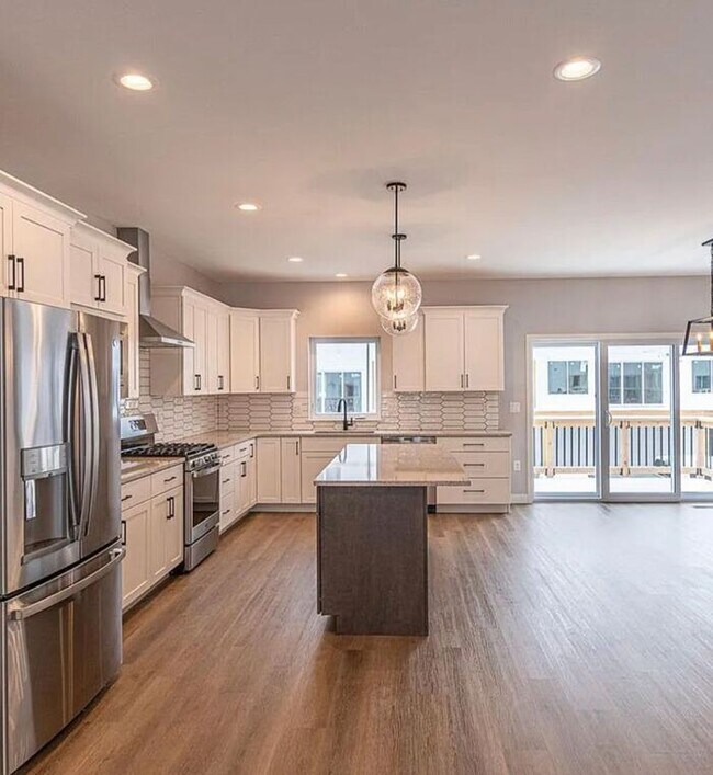 Foto del edificio - $2,500 | 3 Bedroom, 2.5 Bathroom Townhome | Newer Construction | No Pets | Available for August 1...