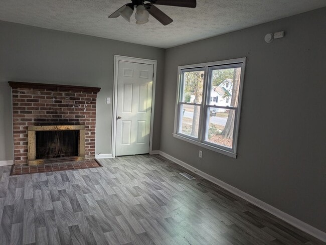 Foto del edificio - Newly remodeled 3 BR 1 bath home