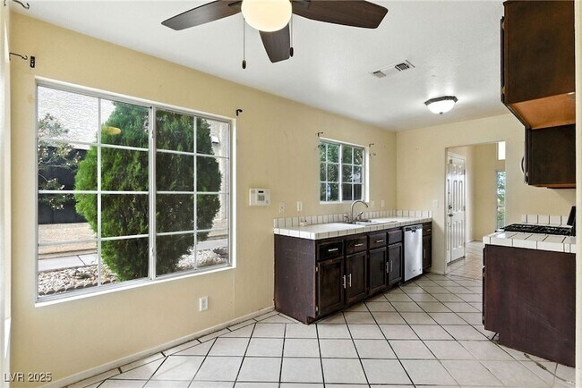 Building Photo - 3252 Centavo Dr