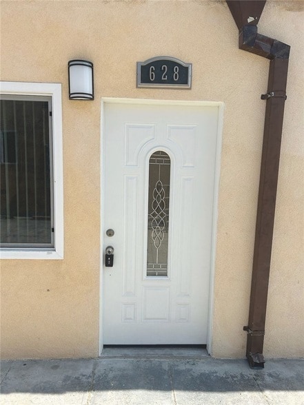 Building Photo - 628 W 59th Pl