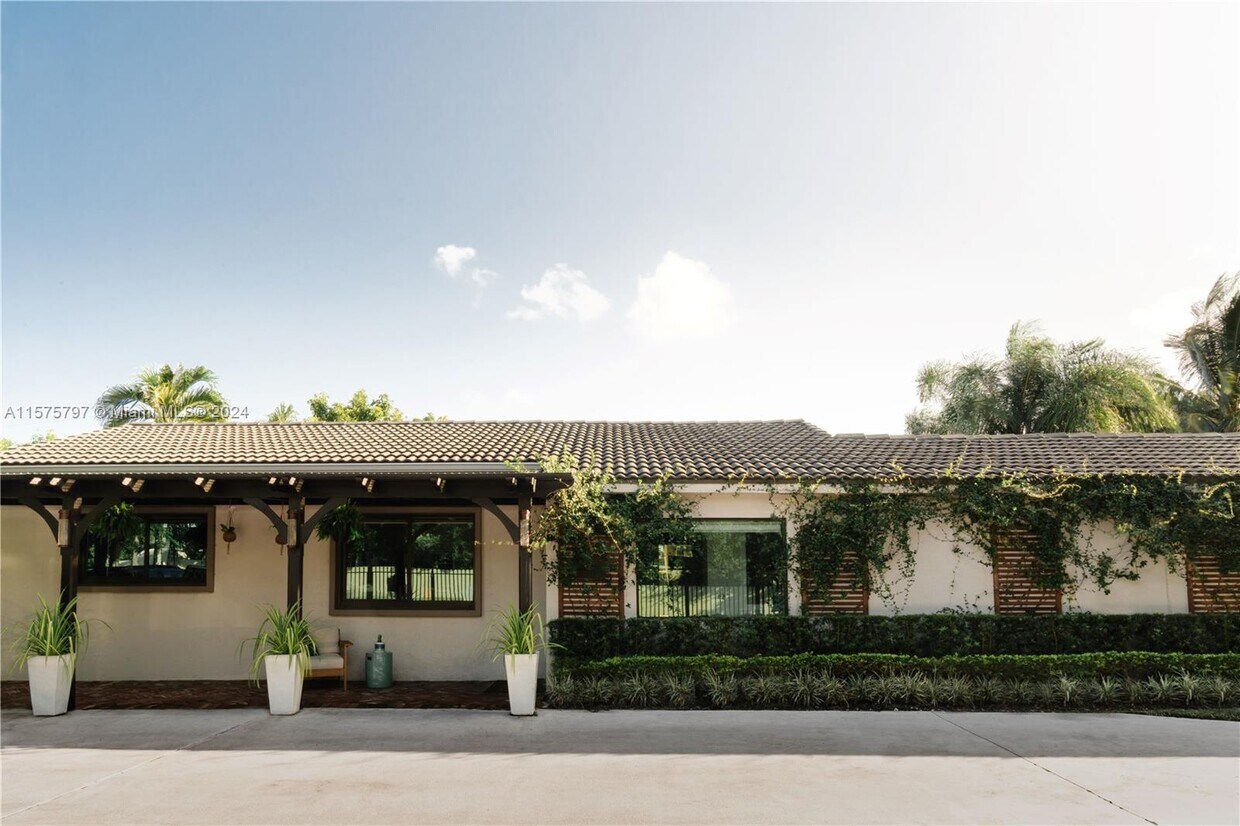 Foto principal - 7120 Miller Dr