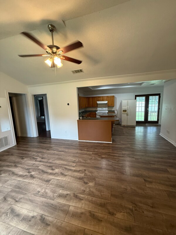 Foto del edificio - 727 Circle Dr
