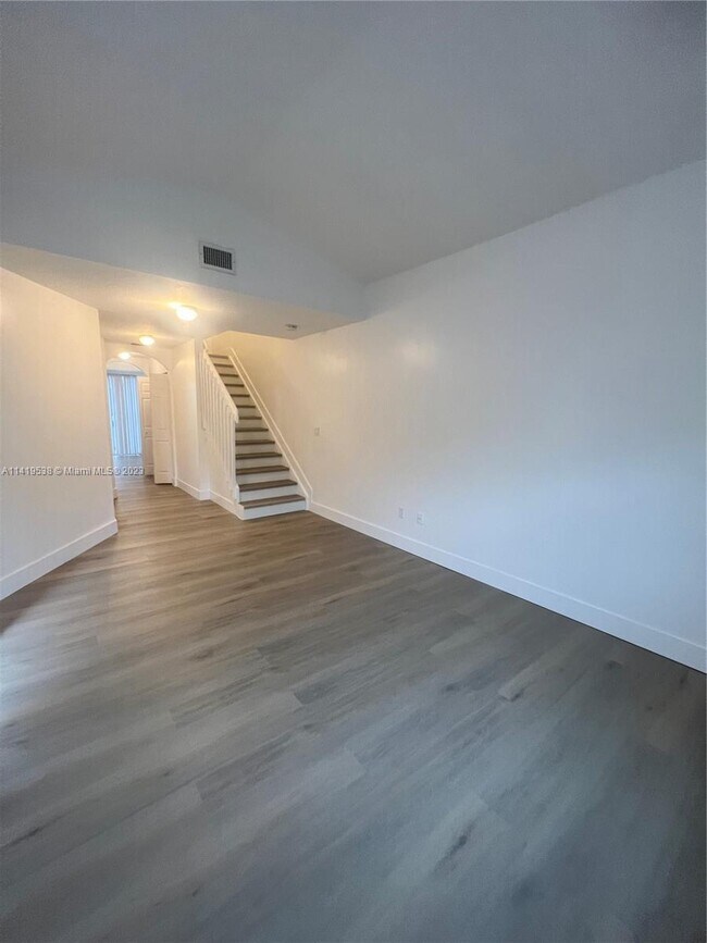 Building Photo - 2185 Anchor Ct