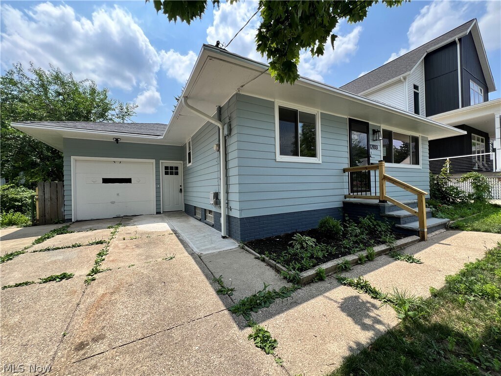 Primary Photo - 12103 Belden Ave