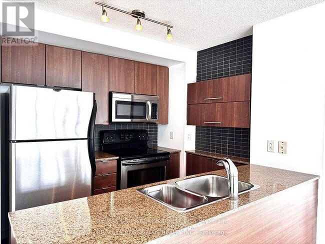 Building Photo - 11 Brunel Ct