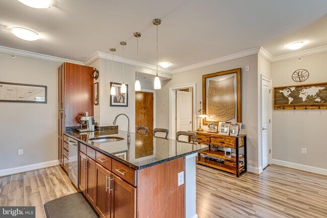 Foto del edificio - 6301 Edsall Rd