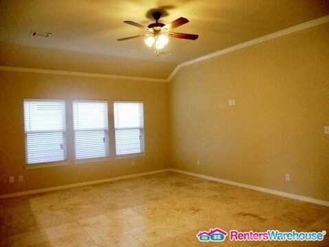 Building Photo - 18310 Hillingdon Ln