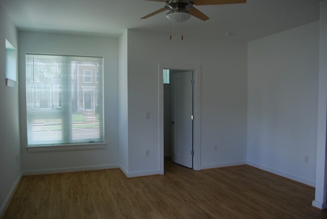 Building Photo - 1109 Porter St