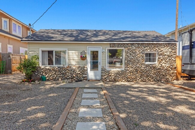 Building Photo - 1045 N Clithero Dr