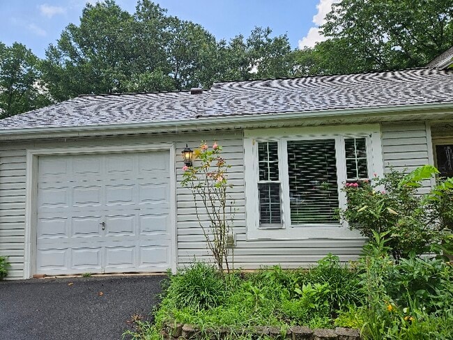Building Photo - 310 Silver Ridge Dr