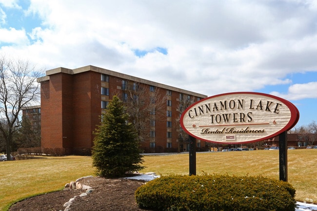 Building Photo - Cinnamon Lake Towers
