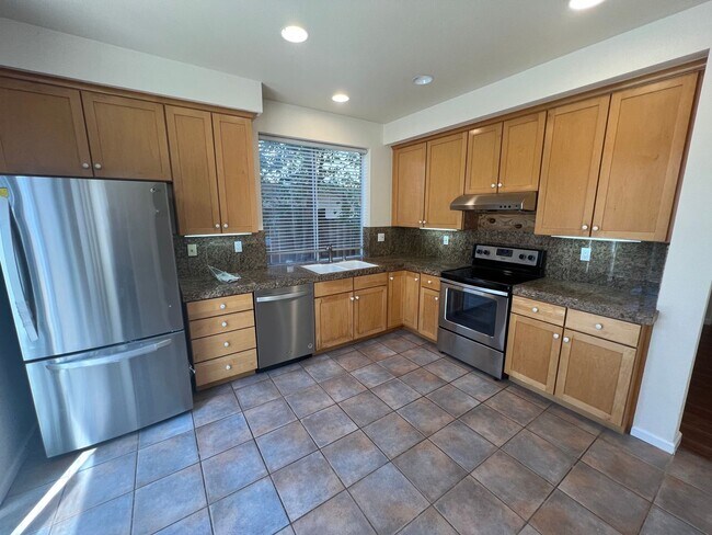 Building Photo - Spacious 4 bed 2.5 bath home in Sunnyvale.