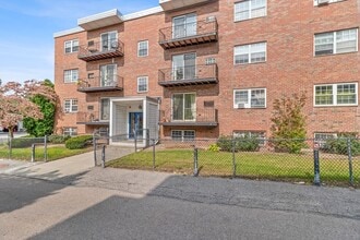 Building Photo - 4 Robinwood Ave