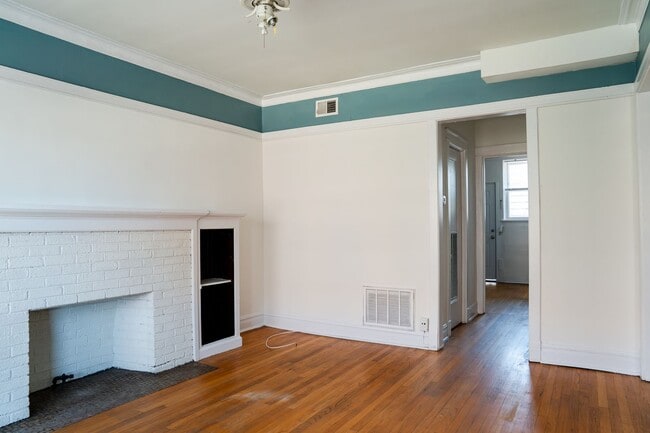 Building Photo - PROMO - Lincoln Square/Ravenswood - Studio...