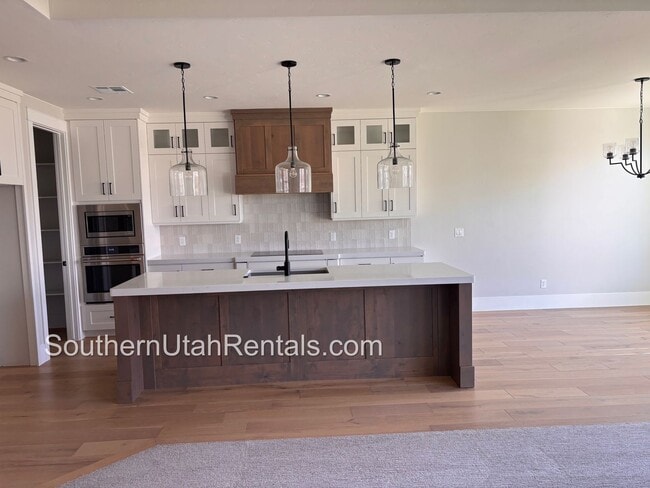 Building Photo - Beautiful 4 bed | 3 Bath | 3 Car Garage of...